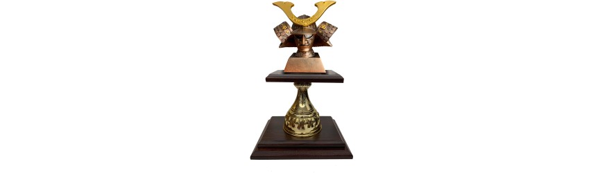 RESIN SCUPLTED SAMURAI FIGURE MOUNTED ON A WOOD VENNER BASE - 12''